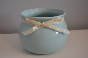 Doniczka ceramiczna ze wstążką miętowa 14x10 cm