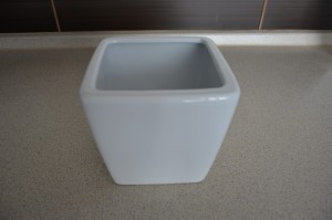 Osłonka ceramiczna biała 14x14 cm  