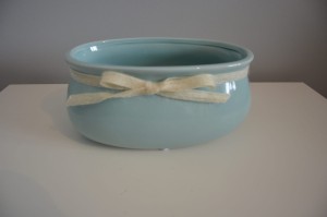 Doniczka miętowa ceramiczna ze wstążką 23x14x10 cm